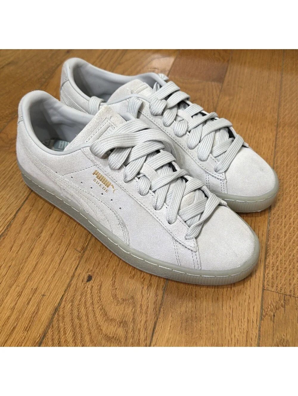 Size 8.5 US Women’s PUMA Suede Gray Suede Low Top Lace-Up Sneakers